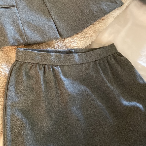 ❤️Skirt Suit! Jacket & Skirt Gray! Size 7 - Picture 7 of 13